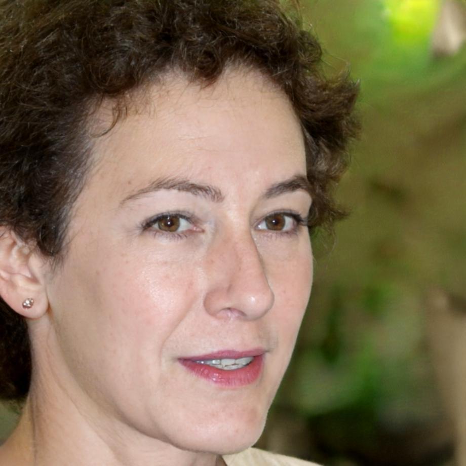 Elena Voss - Investment Portfolio Manager